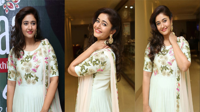 Poonam Bajwa – Boobs Pressing And Pussy Chudai