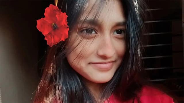 Cute Slim Girl Boobs & Fingers Wet Juicy Pussy Free Mms